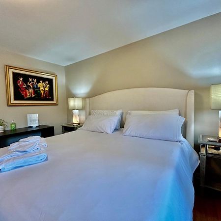 North Nanaimo Gem - Garden-View Room With Private Ensuite Экстерьер фото