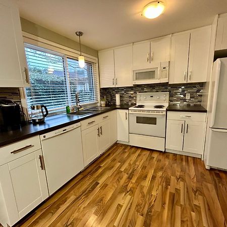 North Nanaimo Gem - Garden-View Room With Private Ensuite Экстерьер фото