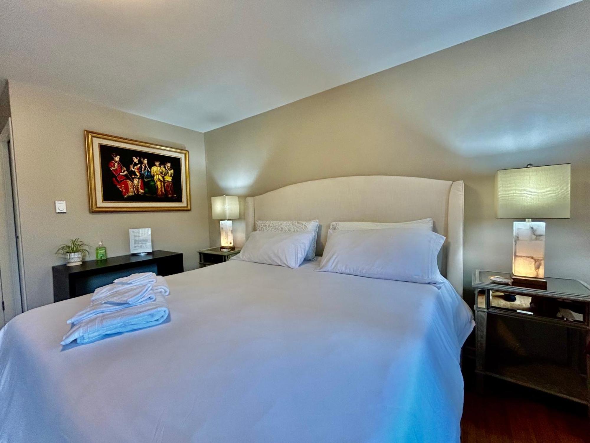 North Nanaimo Gem - Garden-View Room With Private Ensuite Экстерьер фото