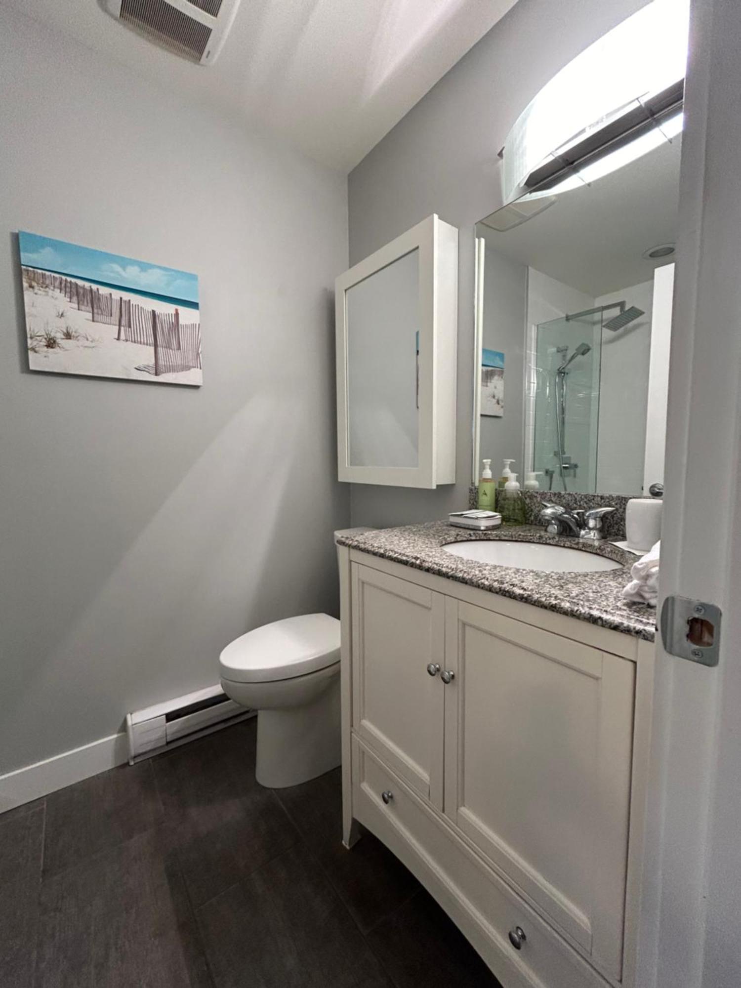 North Nanaimo Gem - Garden-View Room With Private Ensuite Экстерьер фото