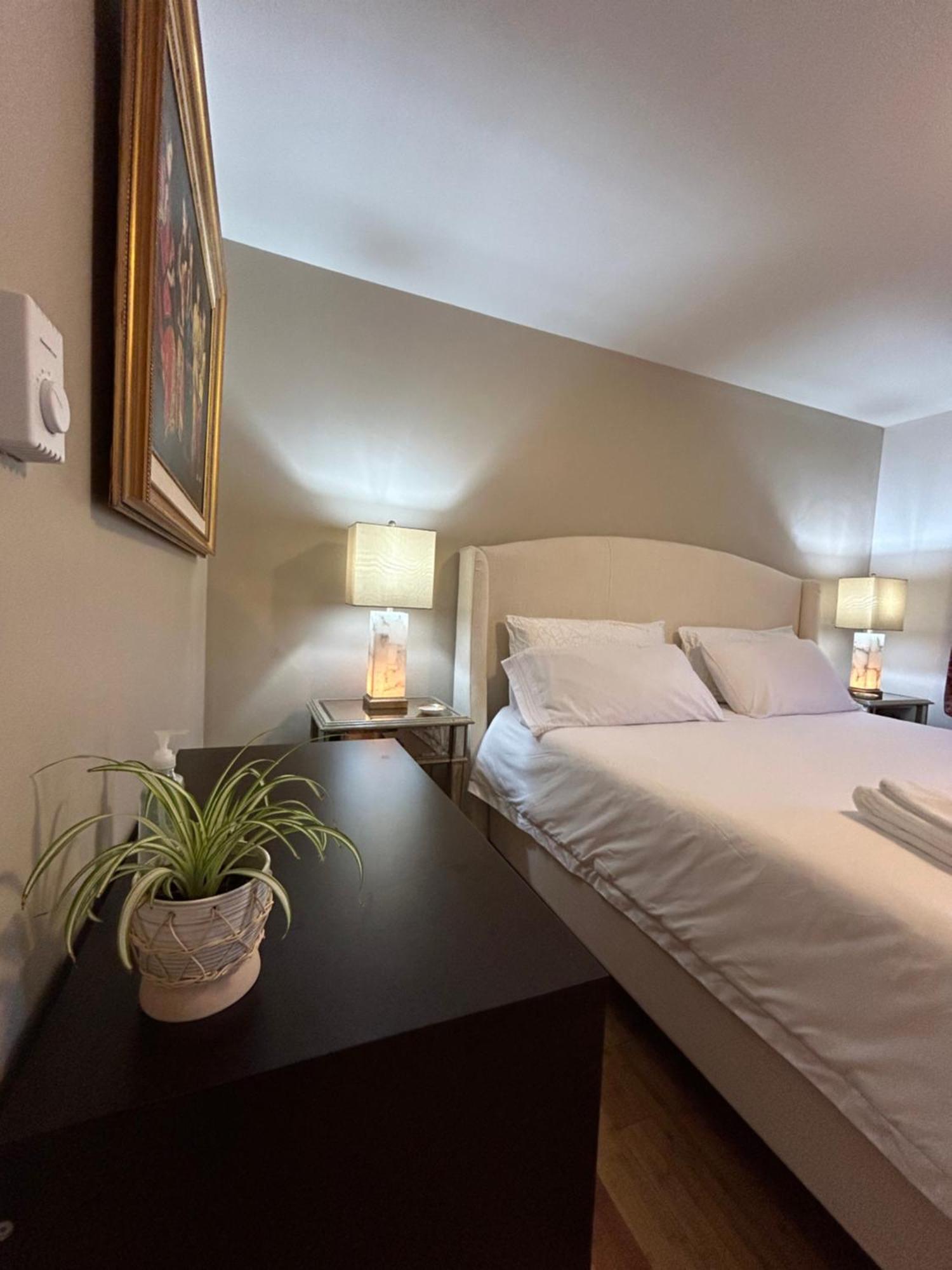 North Nanaimo Gem - Garden-View Room With Private Ensuite Экстерьер фото