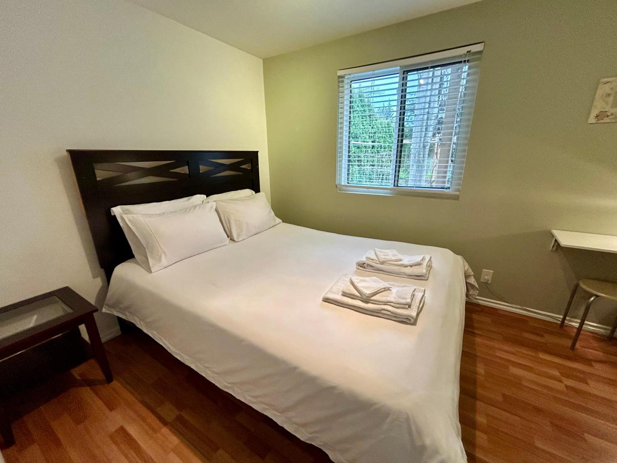 North Nanaimo Gem - Garden-View Room With Private Ensuite Экстерьер фото
